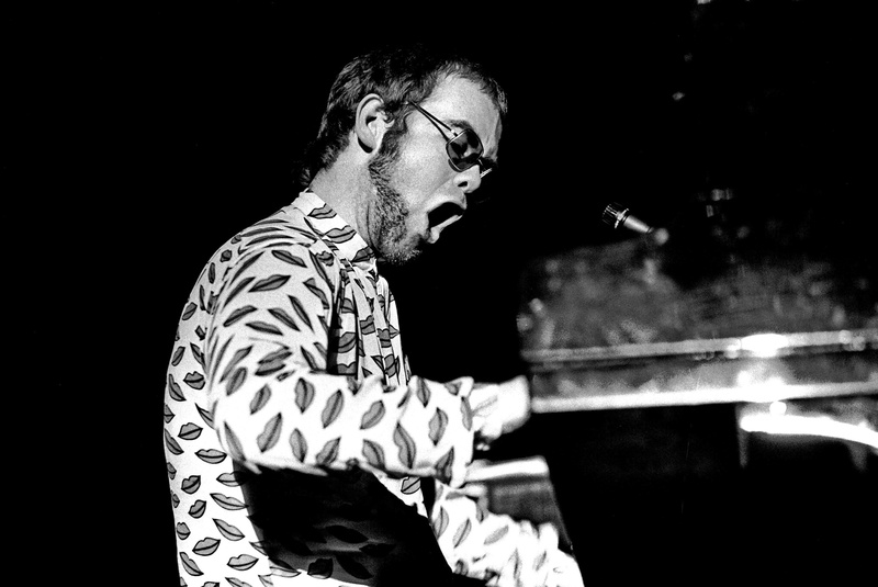bw, 2K, scale, john, photo, moth, elton, elton john, man, performance, gray, musician, singer, opening