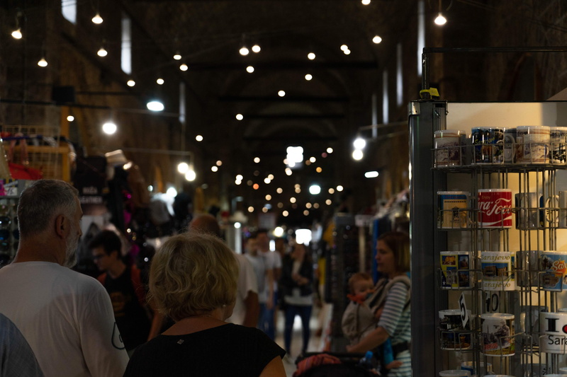 lifestyles, pedestrian, suit, rear view, adult, shop, choice, bar counter, bazaar, shopping, women, pub, group of people, consumerism, business, person