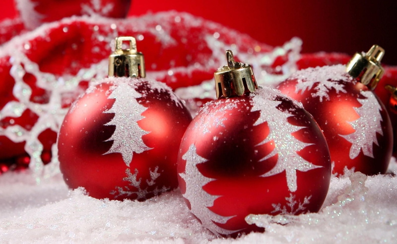 bauble, red, close, close-up, three, gray, christmas, new year, decorations, new, christmas decorations, year, snow, 1080P