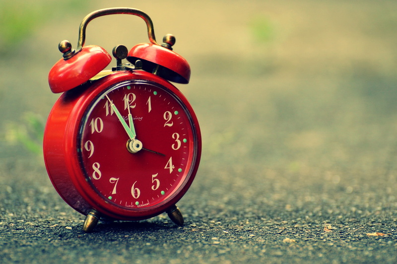 alarm clock, dial, clock, single object, analog, metal, focus on foreground, no people, time of, alarm, time indicating, 2K, time, red, table, clock face