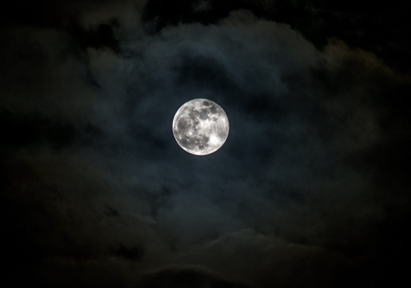 moon, darkness, moonlight, 5K, outdoors, space, ball, black background, beauty in nature, light, circle, scenics - nature, phase, tranquility, night, astronomy