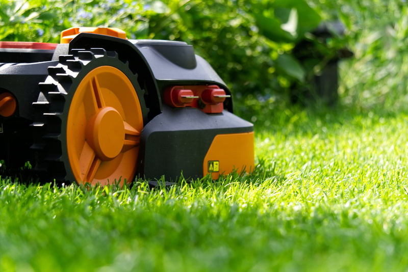 5K, field, robotic lawn mower, service robots, lawn mower, smart garden, growth, mower, land, close-up, front or back yard, day, robot, mow, landscape