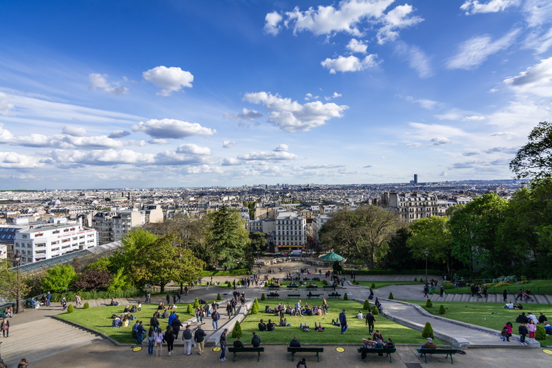 city, large group of people, cloud - sky, catholic, historic, day, building exterior, real people, tourism, people, sun, incidental people, sacre, Paris