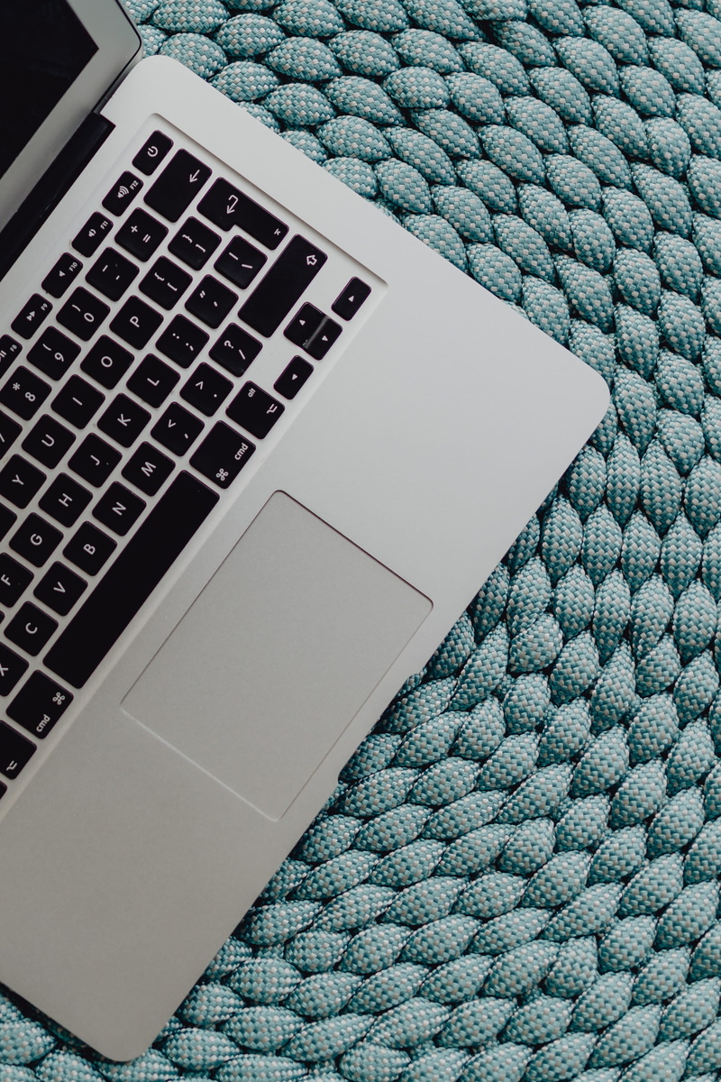 computer, pouf, 2K, keyboard, computer part, indoors, technology, computer equipment, macbook, close-up, bed, computer keyboard, portable information device