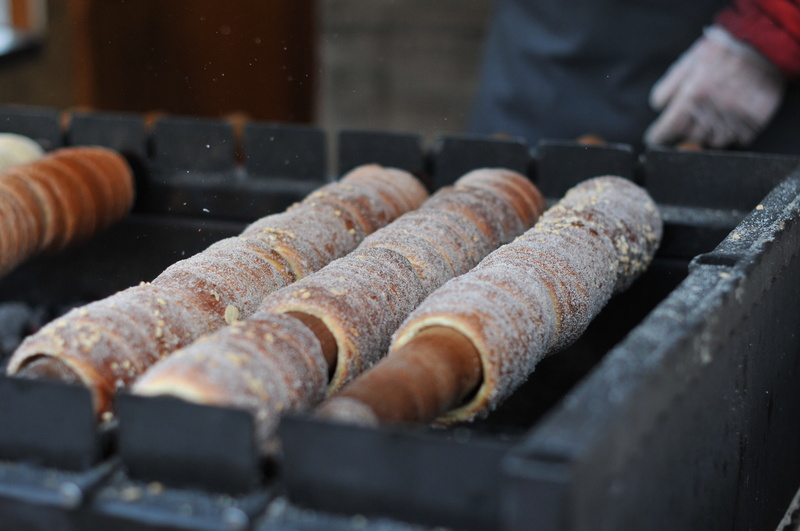 heat - temperature, rolled, appliance, bohemia, delicious, 4K, food, preparing food, freshness, grilled, bread, retail, barbecue, prague, trdlo, day, group of objects