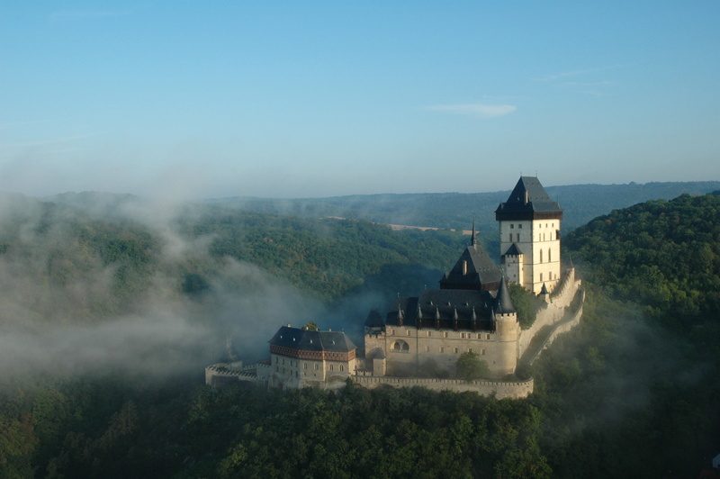 beauty in nature, tranquil scene, architecture, building, Karlstejn, sky, fog, outdoors, nature, building exterior, Karlštejn, environment, black, white