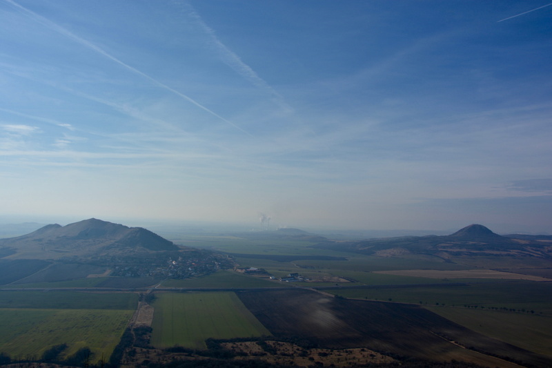 mountain, non-urban scene, vapor trail, day, czech republic, field, louny district, cloud - sky, landscape, horizon, outdoors, sky, nature, agriculture