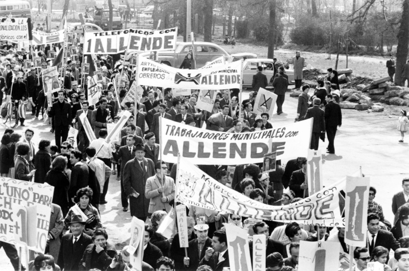 text, men, large group of people, lifestyles, walking, day, protest, 1964, demonstration, 2K, allende, adult, city, strike, group of people, architecture