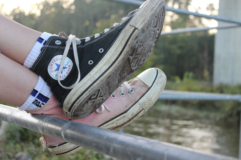 womens shoes, fashion, close-up, body part, converse shoes, lifestyles, conversky, shoes, human hand, feet, leisure activity, holding, water, girls, hand