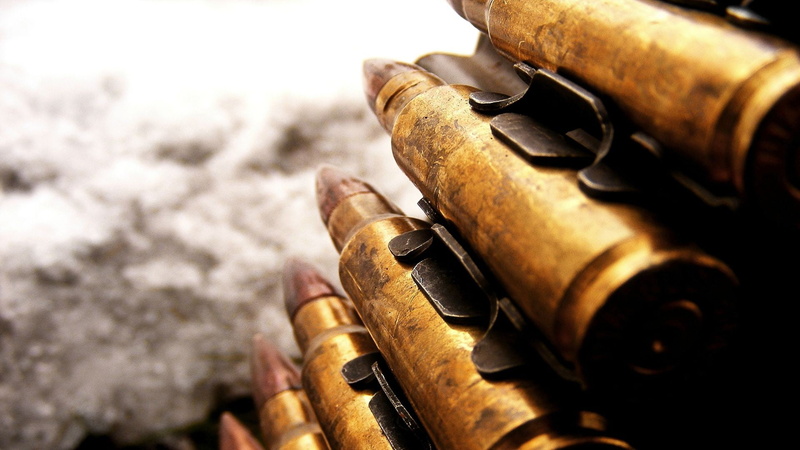 military, metal, no people, selective focus, ammunition, bullet, still life, day, safety, focus on foreground, nature, brass, outdoors, bolt, magazine