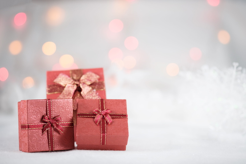 no people, wrapping paper, paper, gift box, christmas lights, bow, packaging, box, tied bow, blur, close-up, ribbon, presents, shape, blurred, gifts, festive
