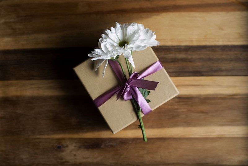 studio shot, Flowers, gift box, indoors, wood - material, flowering plant, no people, Gifts, emotion, ribbon - sewing item, wrapping paper, bow, purple