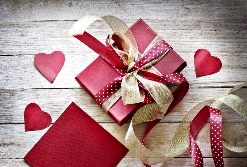 5K, decoration, ribbon, surprise, no people, bow, wrapping paper, holiday, celebration, hearts, high angle view, christmas ornament, love, ribbon - sewing item