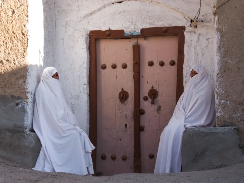 2K, nature, outdoors, building exterior, textile, day, house, white, veiled, closed, building, isfahan, white color, iran, entrance, no people, veil, wall - building feature