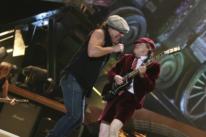 playing, music, young Adult, jazz Music, mid adult, males, adult, people, musician, guitar-player, acdc, microphone, bonding, vest, nightlife, guitar, singer