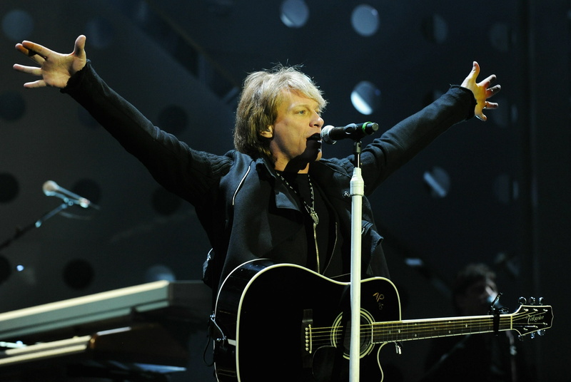 women, microphone, popular music concert, stage, adult, guitar, jovi, bon, music, arms raised, singer, musician, stage - performance space, 2K, gesturing
