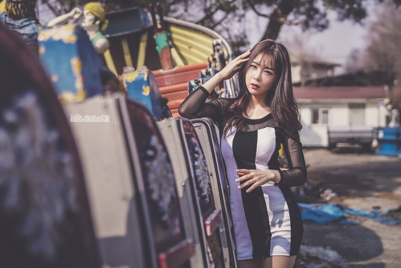 young women, real people, beauty, adult, Son Ye In, Asian, leisure activity, one person, beautiful woman, hair, lifestyles, women, front view, standing