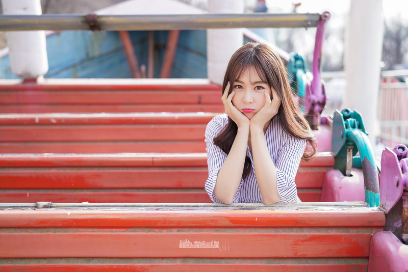 sitting, child, model, childhood, red, one person, Son Ye In, bangs, front view, beautiful woman, outdoors, contemplation, casual clothing, innocence, women
