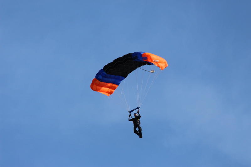 leisure activity, sky, flight, paragliding, sport, freedom, flying, mid-air, low angle view, exhilaration, nature, clouds, adventure, parasailing, one person