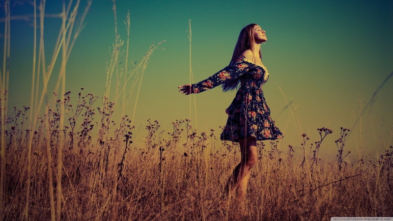 young women, beautiful woman, real people, human arm, model, young adult, fashion, dom, long hair, clear sky, 720P, outdoors, grass, summer  dress, field
