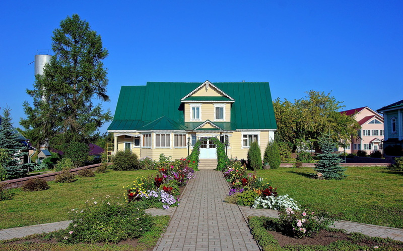 front or back yard, residential district, clear sky, landscaped, building, home ownership, 2K, footpath, the façade of the, tree, home, nature, plant