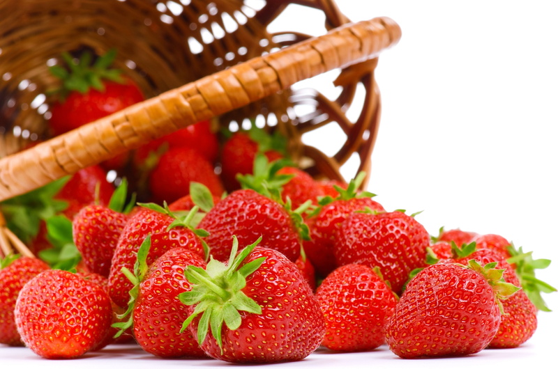 white, dieting, vibrant color, eating, wood - Material, basket, no People, gourmet, berry Fruit, 4K, nature, red, container, raw Food, juicy, strawberries