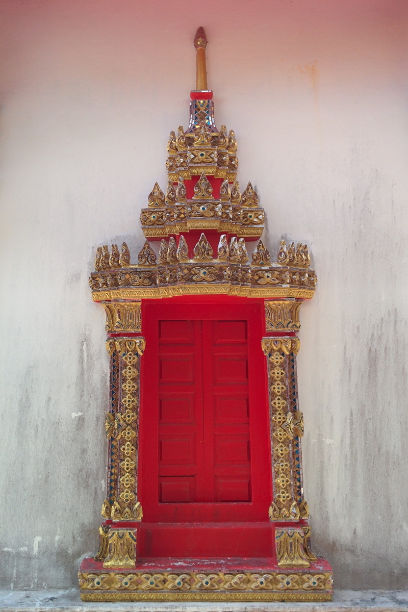 building, Gold, wall - building feature, Thailand, historically, building exterior, day, the past, religion, red, entrance, ornate, ancient, architecture