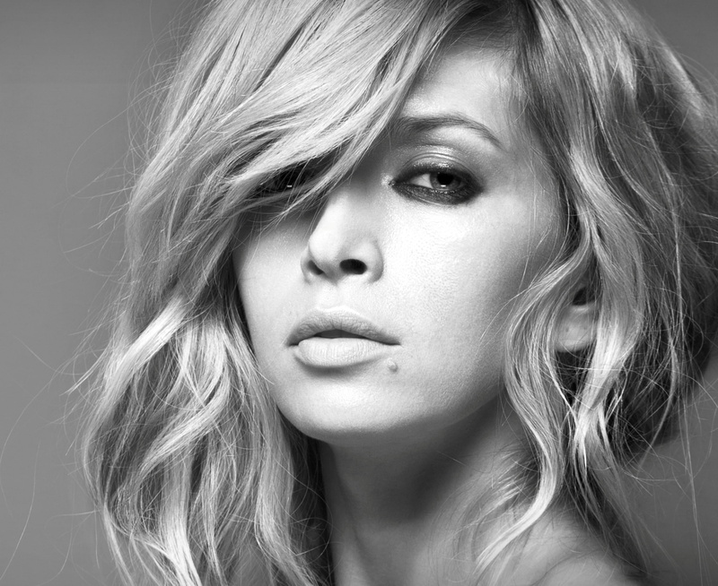 looking at camera, contemplation, headshot, human hair, long hair, women, blond hair, human body part, adult, portrait, beautiful woman, body part, 1080P