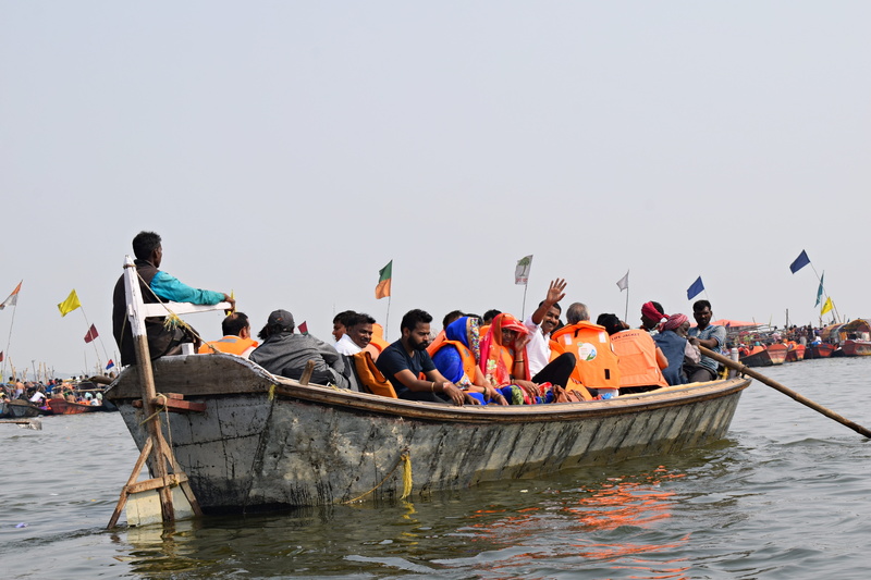 transportation, clear sky, fishing industry, group of people, hinduism, nautical vessel, outdoor, boating, religion, ganges, 5K, holy, waterfront, day