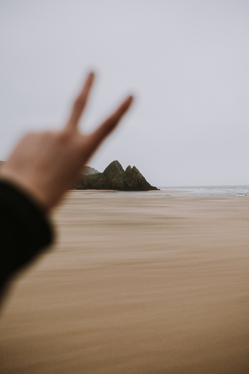 ocean, peace, focus on background, cliff, shore, left, water, 5K, travel, finger, rocks, body part, hand, nature, outdoors, human finger, hill, beach