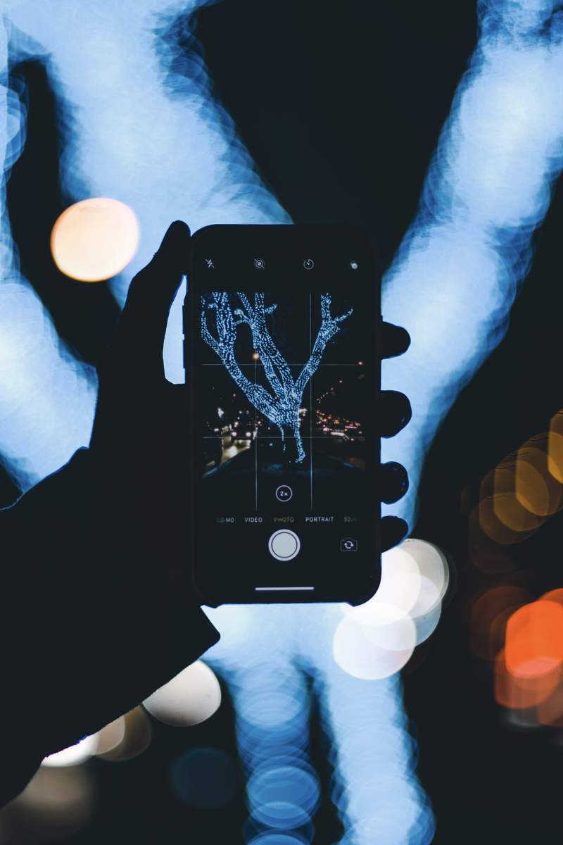 display, holding, technology, electronics, paper, mobile phone, midsection, one person, men, human, hand, close-up, monitor, poster, lifestyles, cell phone