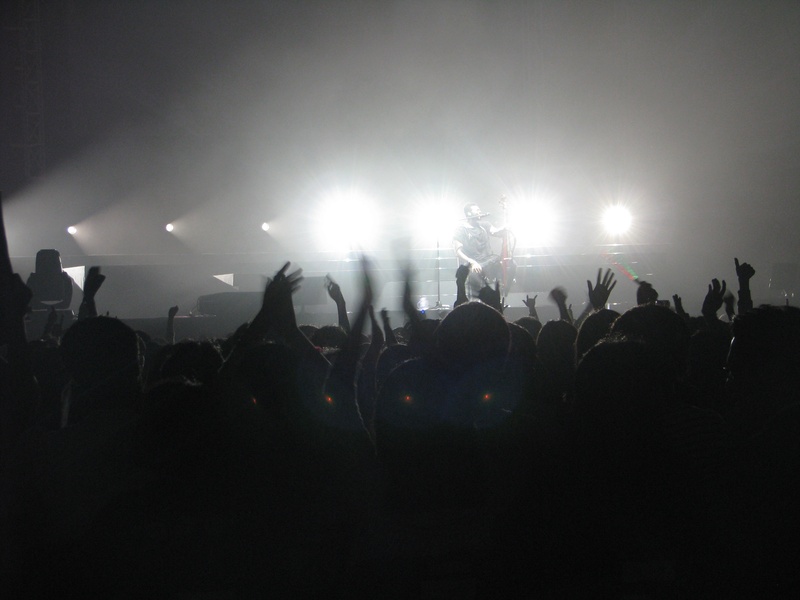 light, crowd, 2K, idol, dancing, human arm, stage - Performance Space, festival, lighting equipment, music Festival, performance, light - natural phenomenon