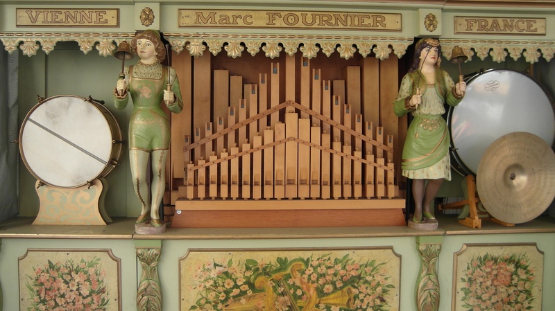 arts culture and entertainment, mechanically, religion, no people, indoors, the past, music, pattern, built structure, railing, jukebox, art and craft