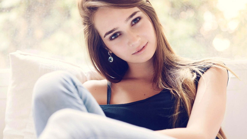 contemplation, adult, outdoors, women, one person, brown hair, young adult, beautiful people, face, adolescence, front view, beauty, model, 1080P, beautiful woman