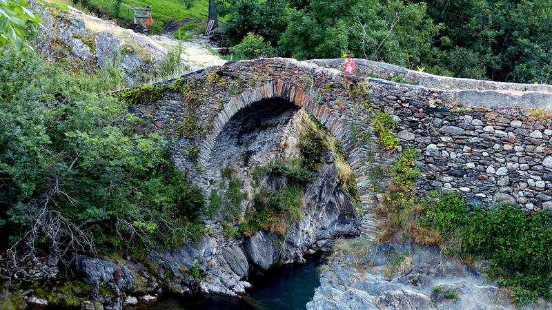 ravine, solid, stream, natural, sky, forest, built structure, waterfall, summer, 1080P, sea, outdoors, rock, canyon, mountains, natural depression, travel