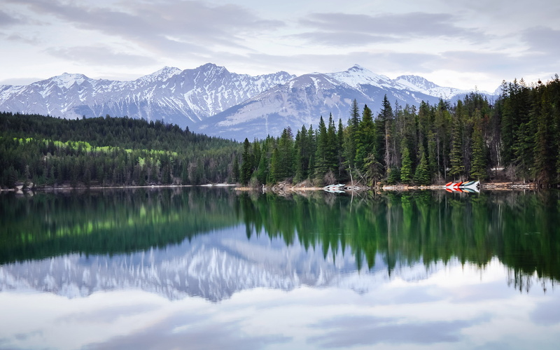 lake, alberta, trees, forest, park, 4K, canada, snowy, mountains, pyramid, pine, national, desktop, jasper, water, reflection, landscape, hd