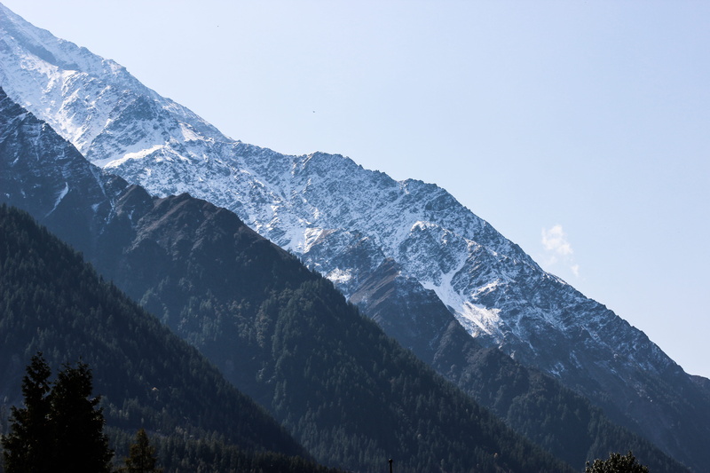 environment, distance, road, mountains, ice, slope, abies, snowcapped mountain, outdoors, fir, sky, tranquility, clouds, day, highway, non-urban scene