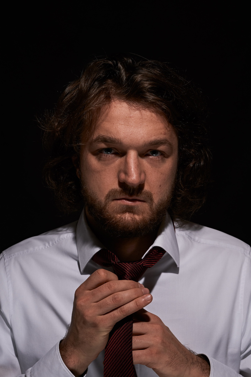 5K, indoors, boss, kaufmann, business, professional, fashion, menswear, bind, facial hair, mature men, hairstyle, lure, suit, tie, office, male, young