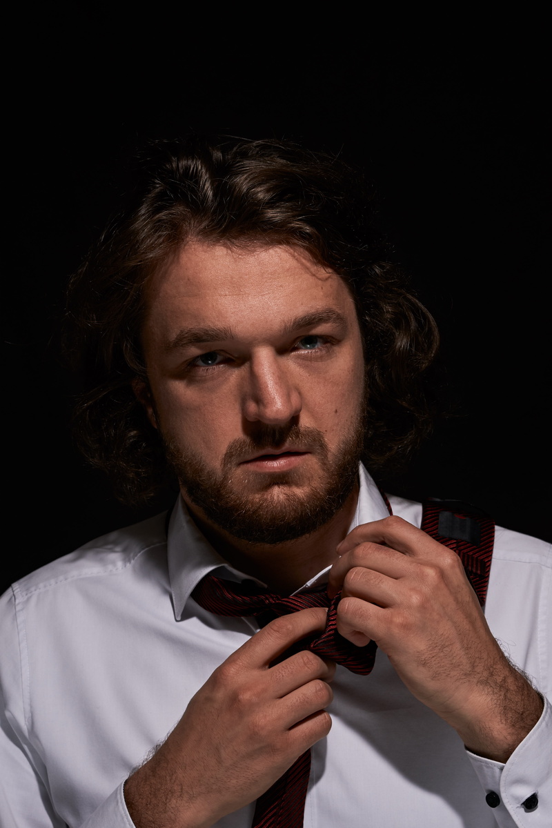 indoors, man, bind, success, front view, outfit, human, hairstyle, business person, professional, menswear, young, white, suit, tie, males, well-dressed