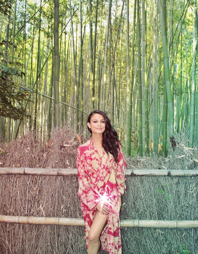 land, women, leisure activity, forest, looking at camera, hairstyle, front view, beautiful woman, plant, Nathalie Kelley, casual clothing, young adult