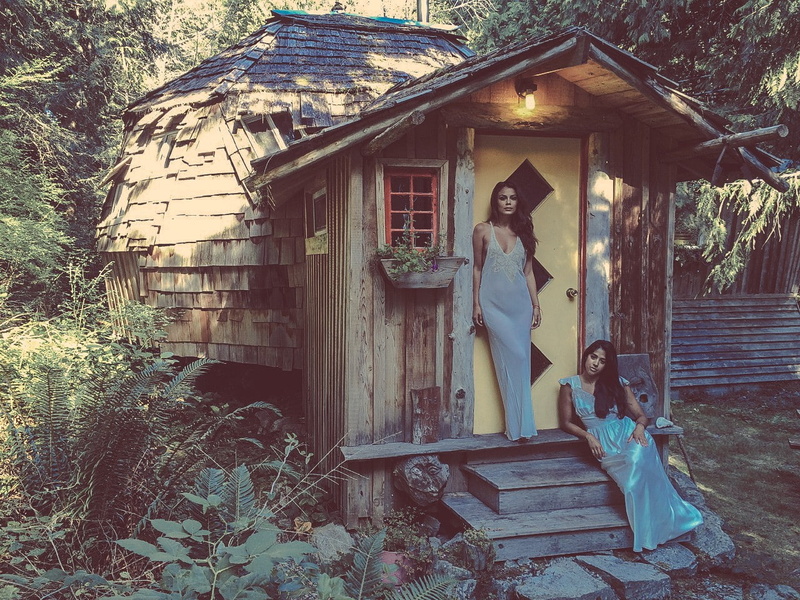 architecture, Nathalie Kelley, female likeness, tree, actress, human representation, no people, representation, women, house, built structure, model, outdoors