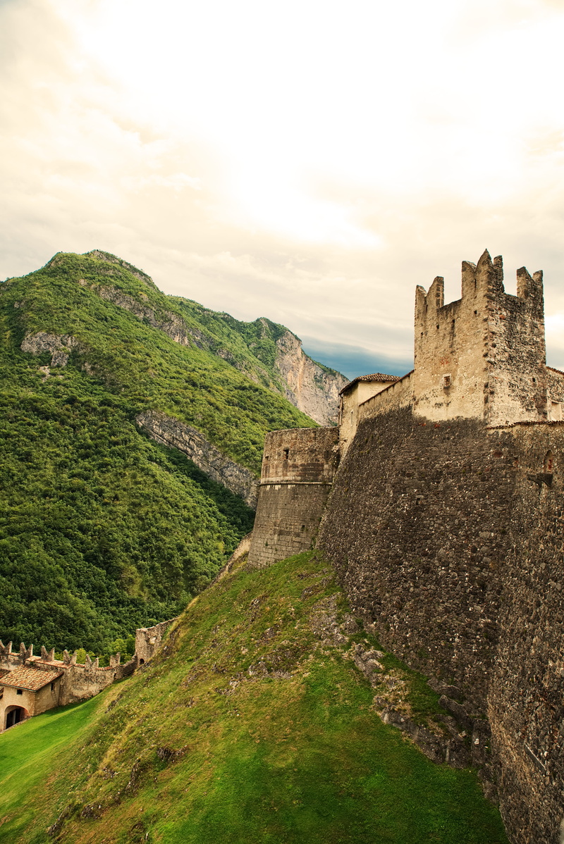 stone wall, ancient, paesaggi, mountain, travel destinations, trentino-south tyrol, castle, building exterior, 5K, ancient civilization, fortified wall