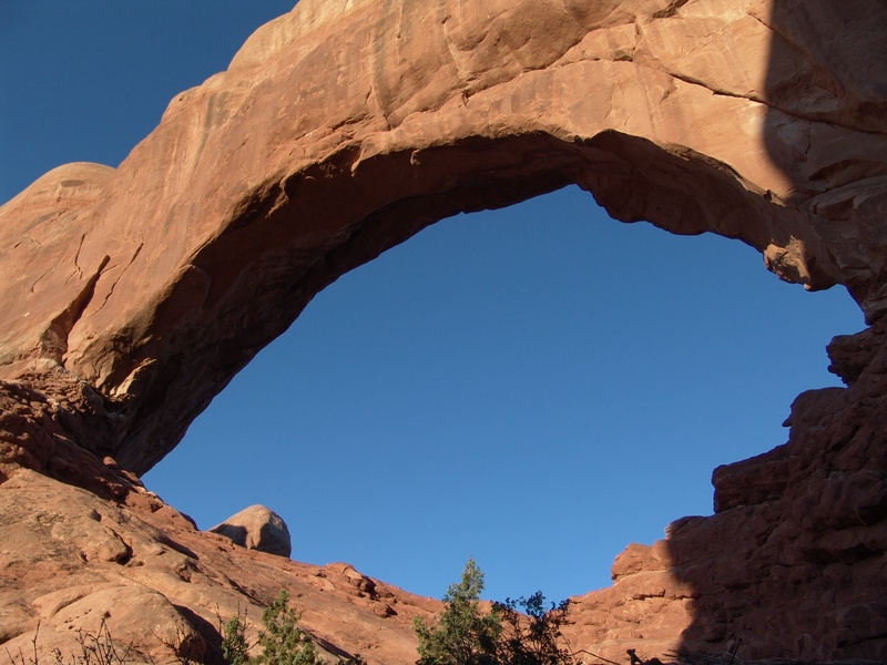 clear sky, outdoors, landscape, blue, scenery, physical geography, natural arch, arches national park, eroded, north window, tourist attraction, colorful