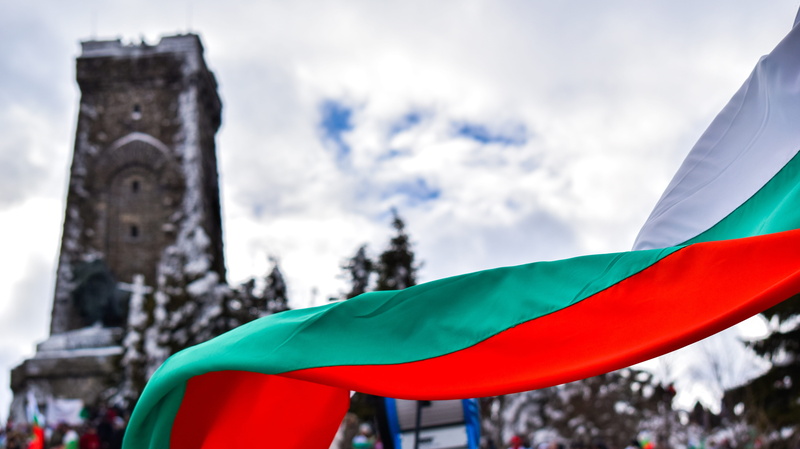 multi colored, no people, briar, environment, fighting, honor, sky, selective focus, greatness, focus on foreground, national, red, patriotism, 5K, building exterior