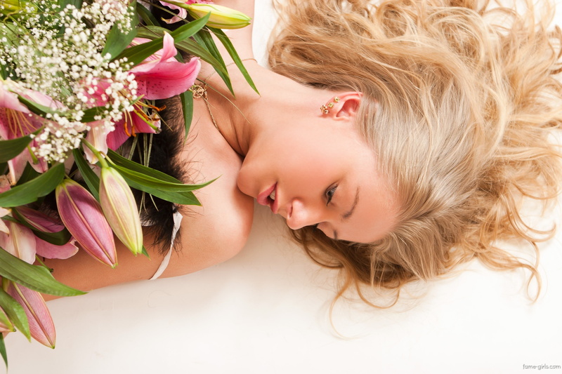 hd, people, models, faces, lips, women, pink, smiling, blondes, pasjakina, hair, fame, 2K, flowers, ella, girls, art