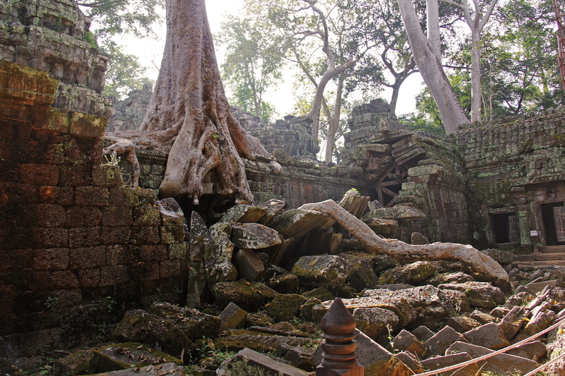 tomb raider fame, spirituality, tourist, angkor wat, near, no people, sculpture, old, outdoors, antique, place of worship, old ruin, building exterior