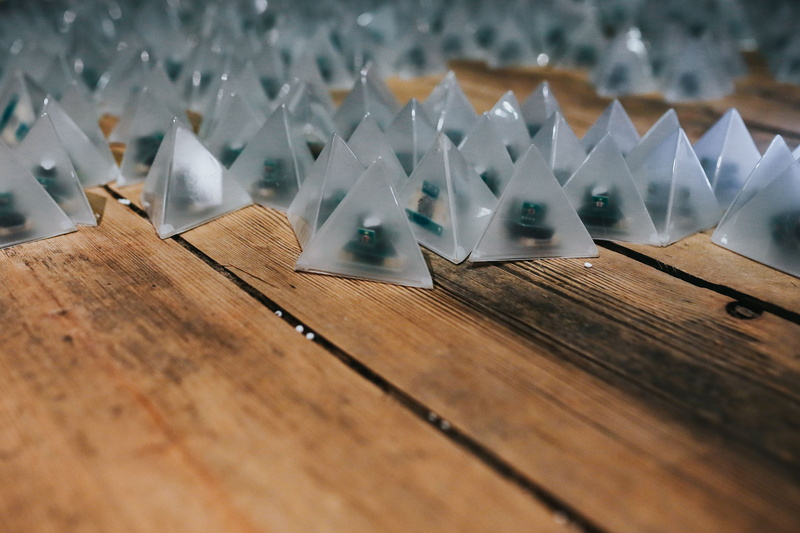 origami, backgrounds, Little triangle, side by side, selective focus, art and craft, ice, lights, still life, 4K, wooden floor, indoors, design, day, lamp