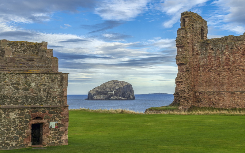 east coast, ruin, day, island, 4K, beauty in nature, fortress, tantallon castle, rock, sky, no people, architecture, built structure, building exterior