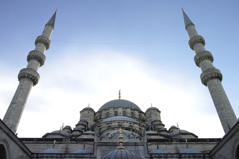 outdoors, the minarets, architecture, beautiful, angle, tourism, belief, aesthetics, history, photography, sky, asian, peace, low, on, mosques, high, prayer