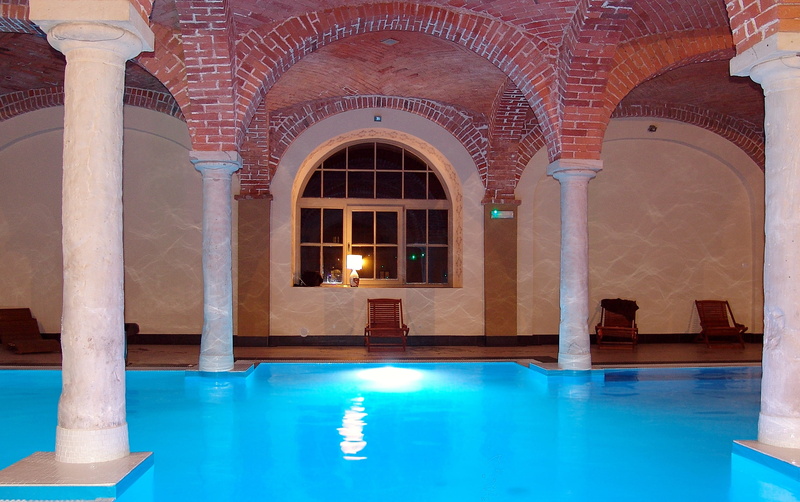 swimming pool, columnar, arch, building, no people, indoor, 2K, water, luxury, wellness, travel destinations, nature, residential district, architectural column